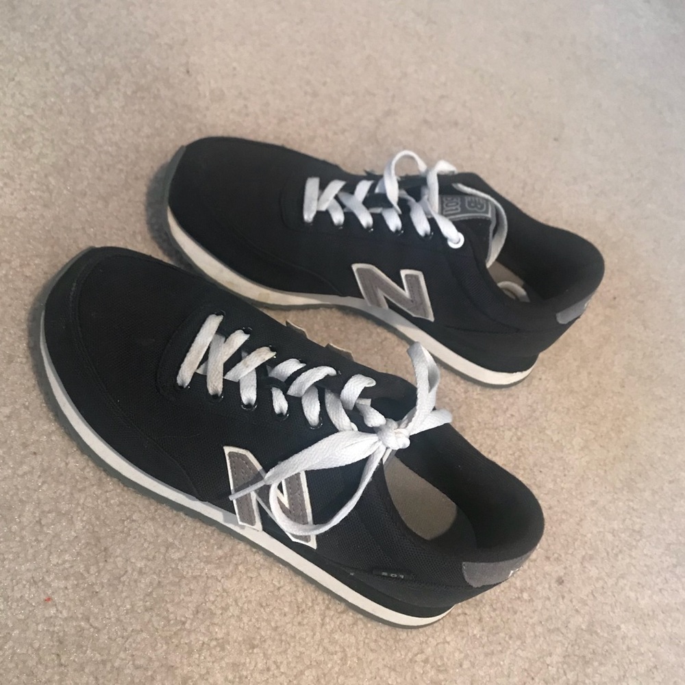 New balance tennis shoes